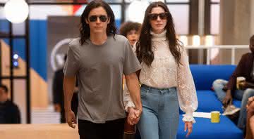 Anne Hathaway e Jared Leto estrelam novo trailer de "We Crashed"; assista - Divulgação/Apple TV+
